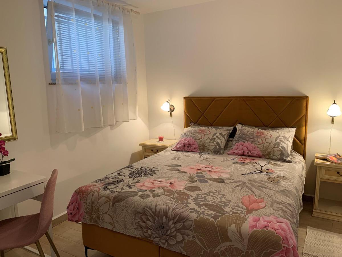Villa Ulika - 3 Apt For 4 Persons PUY 외부 사진