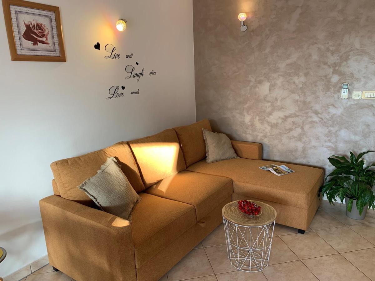 Villa Ulika - 3 Apt For 4 Persons PUY 외부 사진