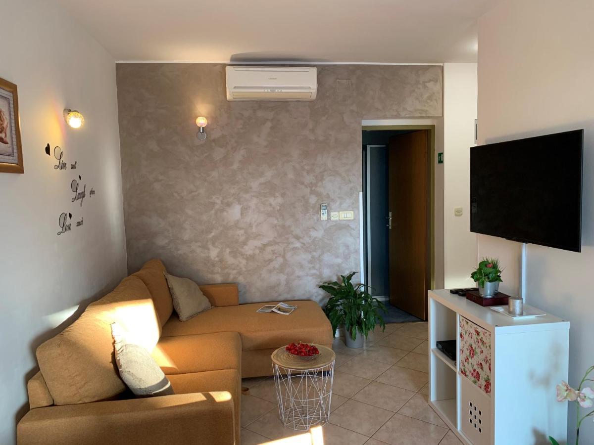 Villa Ulika - 3 Apt For 4 Persons PUY 외부 사진