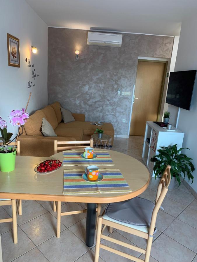 Villa Ulika - 3 Apt For 4 Persons PUY 외부 사진