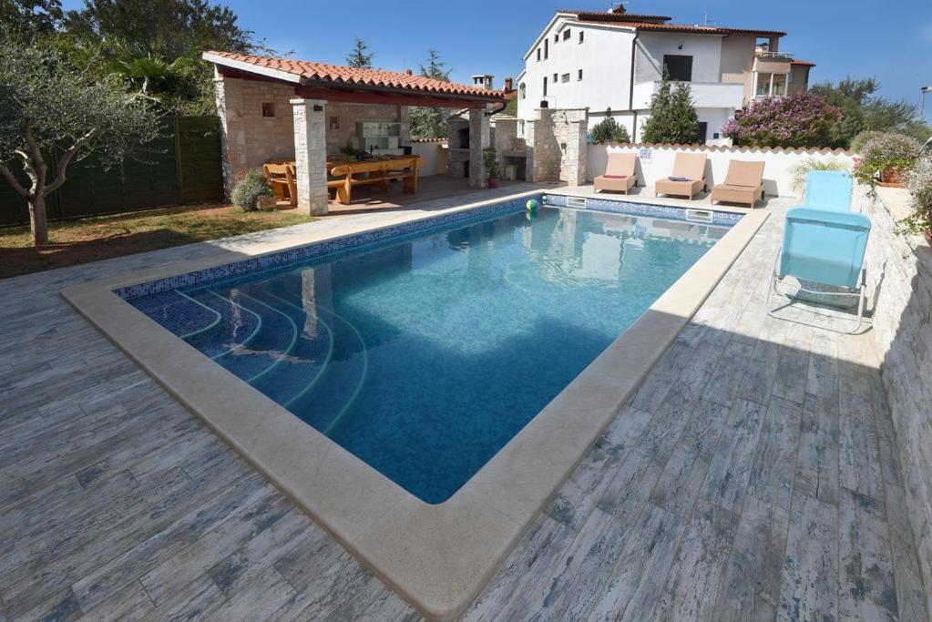 Villa Ulika - 3 Apt For 4 Persons PUY 외부 사진
