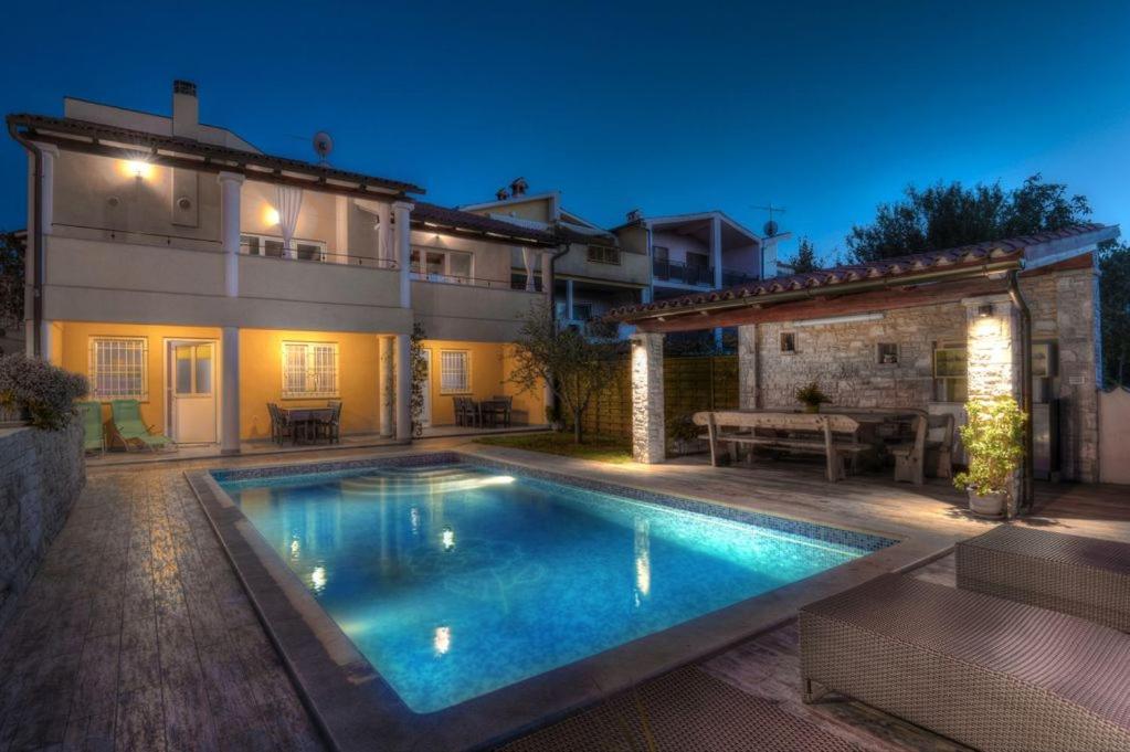 Villa Ulika - 3 Apt For 4 Persons PUY 외부 사진