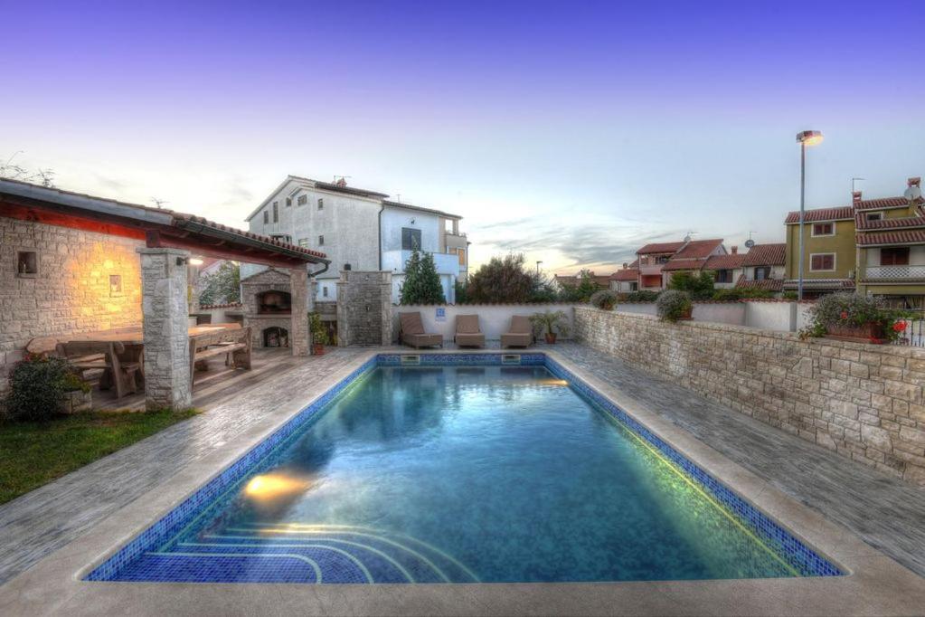 Villa Ulika - 3 Apt For 4 Persons PUY 외부 사진