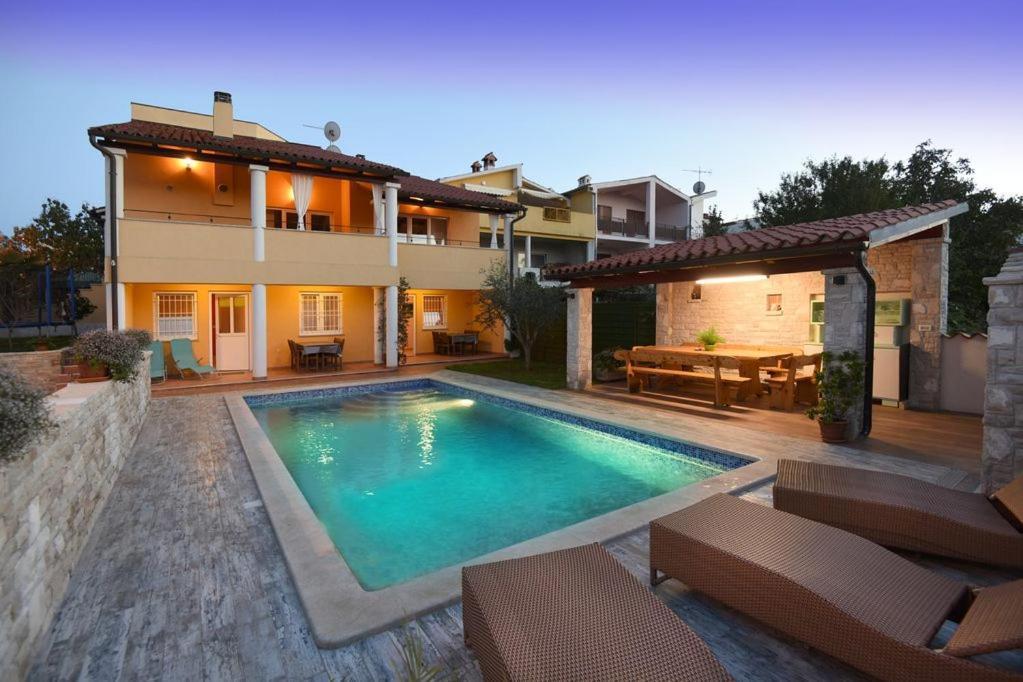 Villa Ulika - 3 Apt For 4 Persons PUY 외부 사진
