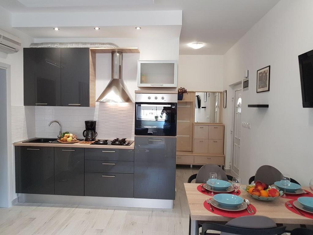 Villa Ulika - 3 Apt For 4 Persons PUY 외부 사진